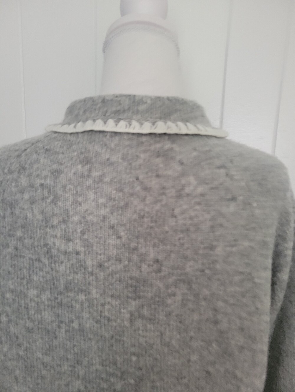 Bailey 44 Sweater Pullover Embroidered Trim Collared White & Gray Coquette LG - Picture 7 of 9